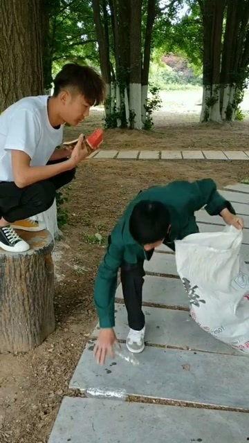 吃瓜小伙大叔,揭秘娱乐圈背后的故事