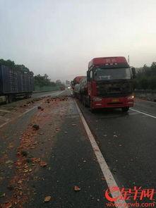 大车事故吃瓜追尾,吃瓜群众遭遇意外惊魂